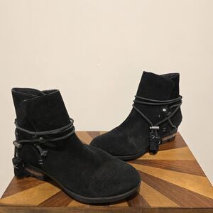 Sorel Black Leather Boots Womens 8.5 Farah Tassel Ties Ankle Booties Suede Boho